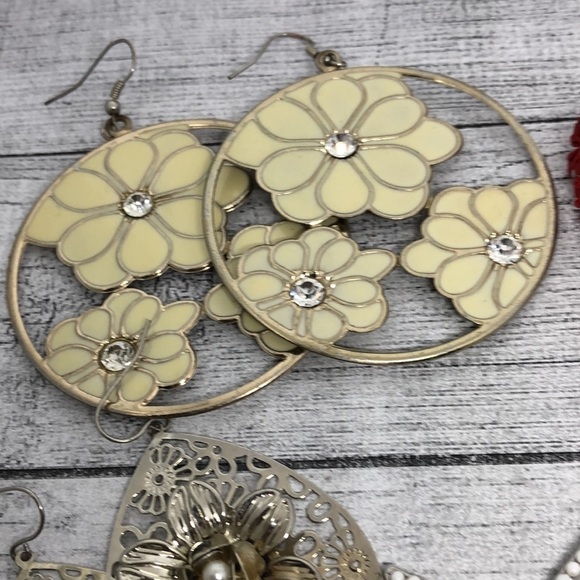 Bundle lot 6 fun whimsy playful statement earrings dangle drop hoops star peace. - Picture 6 of 7